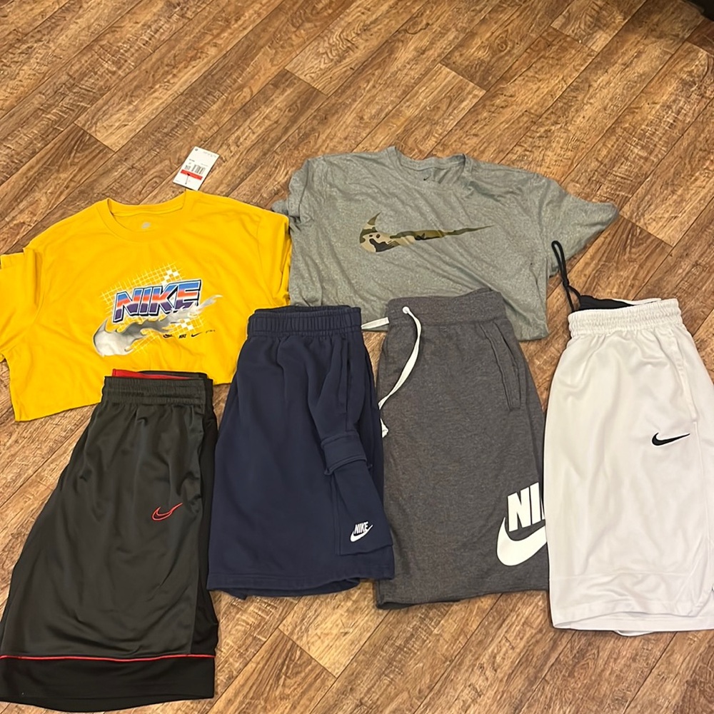 Men’s size Large Nike lot!  4 shorts, 2 tees